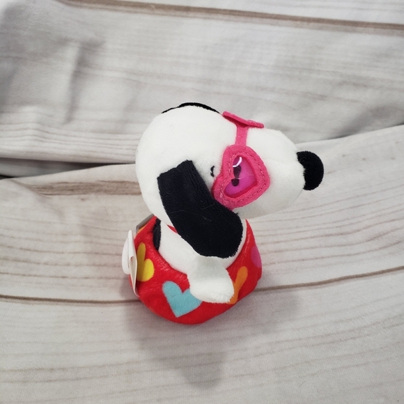 Hallmark Peanuts Snoopy Valentine Zip Along Plush Toy Puppy Love 5 Inch 2023 - Picture 5 of 9